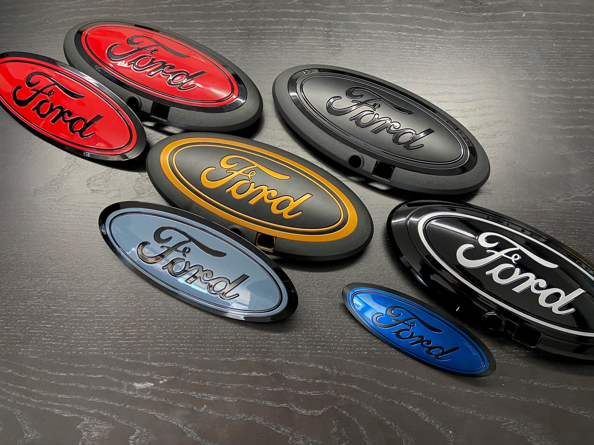thumbnail image 2 of Ford OEM Smoke Chrome & Black Oval Emblem Kit For Super Duty (2020-2022 F-250/F-350) W/ Camera Feature 2 of 6