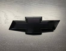 Load image into Gallery viewer, 2021-2022 Colorado full gloss black bowtie/emblem
